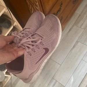Women’s Nike Free Runs size 8